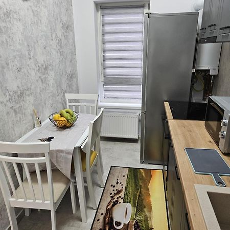 Ferienwohnung Garsoniera Gabrielle Brașov Exterior foto